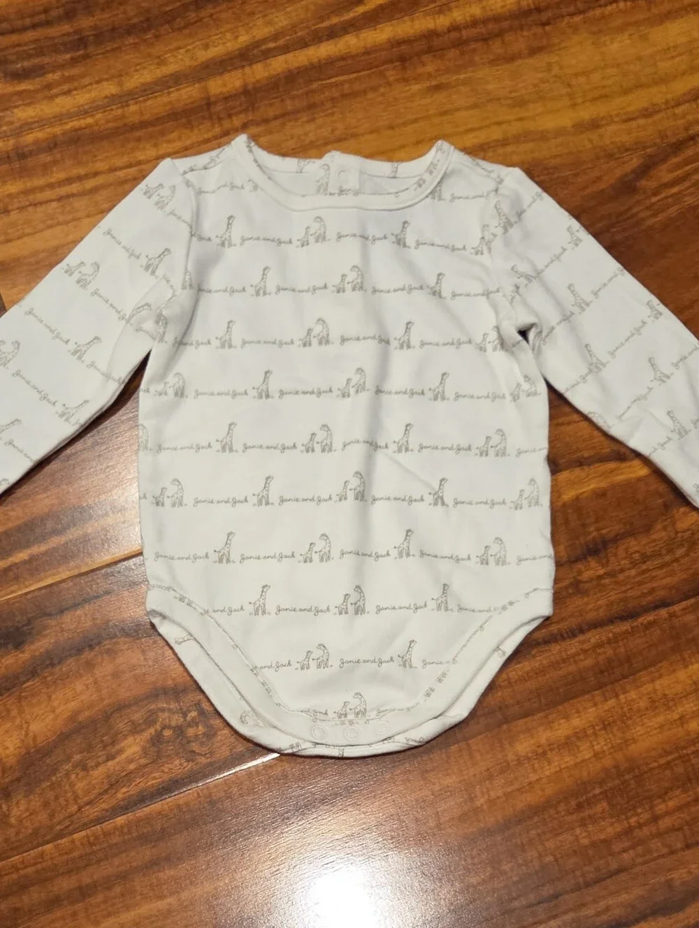 Janie and Jack EUC/NWT 6-12 Months Giraffe Print Bodysuit and Reversible Hat
